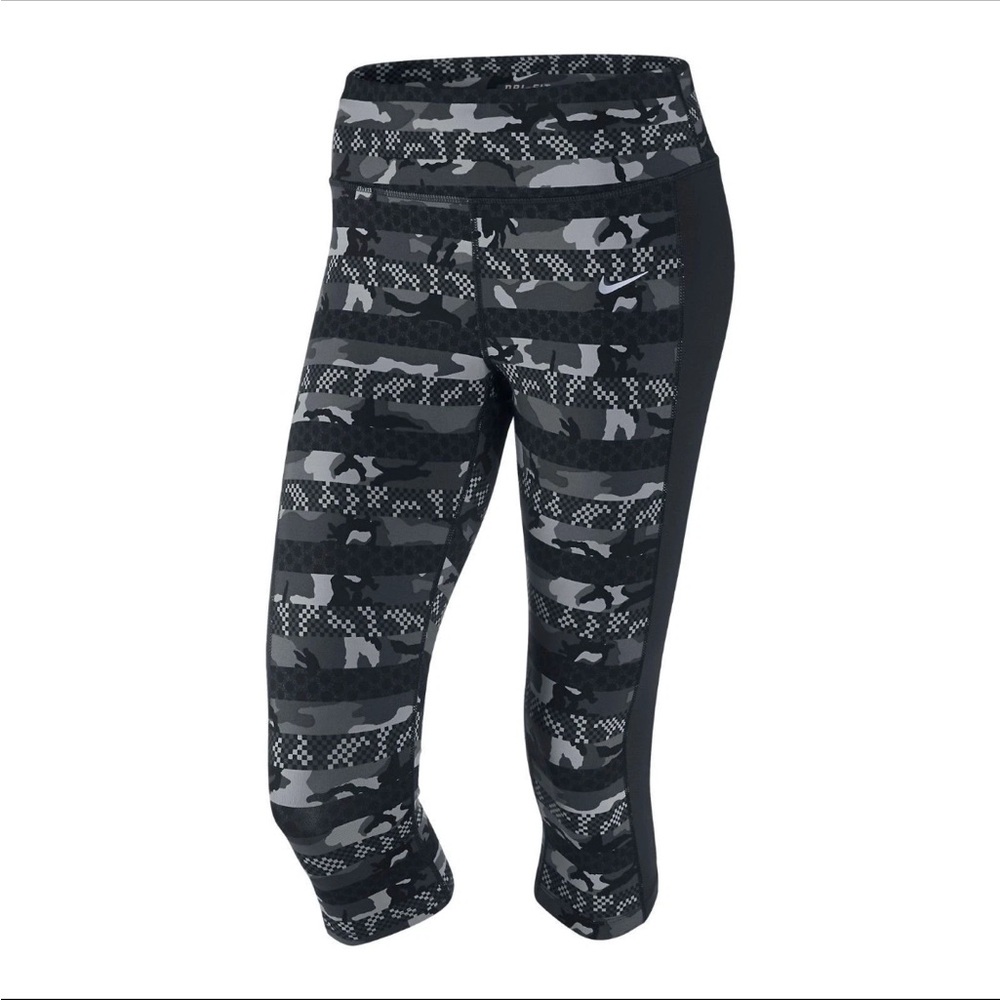 Nike Women's Epic Lux Toght Fit Capris - Digital camo print